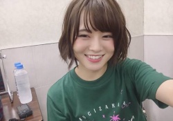 【画像】緑れなち←「なぜ緑なのか理由はあるが敢えて言わない」