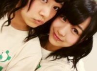 【AKB48】倉持明日香が篠崎彩奈の耳をロックオン！