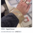 【画像】明らかにテープにしか見えないバレンシアガのブレスレット、66万円