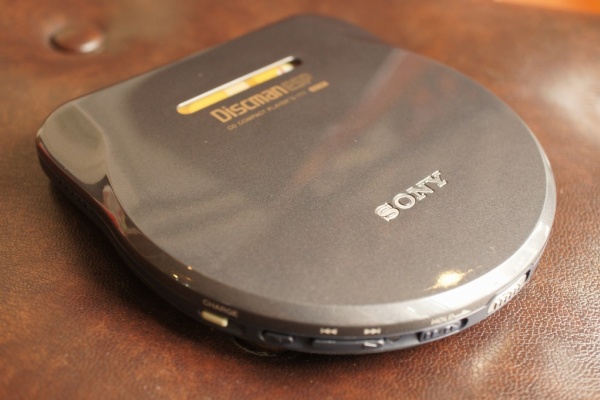 SONY CD WALKMAN D-NE800 CDウォークマン ソニー ソニー、ATRAC3plus/MP3対応のCDウォークマン3モデル