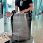 「海外に行く時、スーツケースをラップでぐるぐる巻きにしてる人いるけど何なの？」 → 実は凄い意味があったと話題に！知らないとヤバいぞ！！