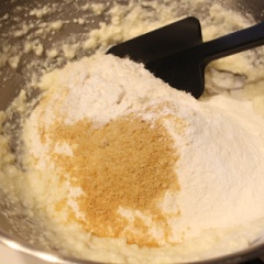 カリもち！フライパンで作る米粉の焼きカレーパン