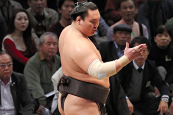 白鵬 前代未聞の1分間 待った の棒立ちアピール 外国人相撲ファンも こんなのは初めて と批判 旧 海外の反応 ディミヌート