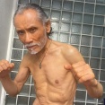 【驚愕】片岡鶴太郎　極限まで体脂肪を削ぎ落した“筋肉ボディ”を披露「71歳!　菜食」驚きの声多数