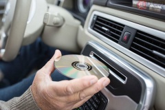 新車から消えるCD/DVDプレーヤー もはや不要なのか？ 新型カローラにもなし
