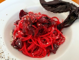 姫路　ビーツのパスタ♪《アッカ》