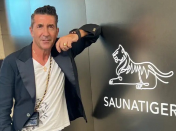 【超高級サウナ死亡事故】店舗を監修していたとされるジローラモさんが公式HPから消える→衝撃の事実が明らかに・・・