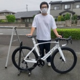 『グスト　DURO-EVO　スポーツウルトラ　ホワイトシルバーM』の画像