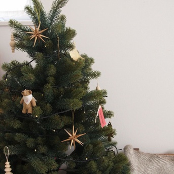 部屋がふわっと明るくなった日。ツリーを飾る理由