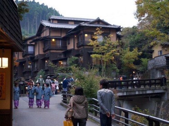 海外「黒川温泉は評判通りの素晴らしさだった！」日本の温泉郷に対する海外の反応