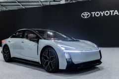 トヨタ「カローラコンセプト」、その背景にある"全方位戦略"