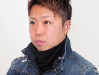 佐々木龍生(北海道苫小牧市)、従業者への暴力