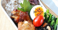 手羽元のグリル弁当【おやつの調達】