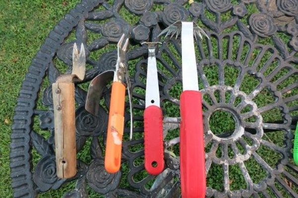 草抜き道具について ミセスケイの薔薇コラム