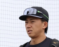 立石正広、二軍戦で死球を食う