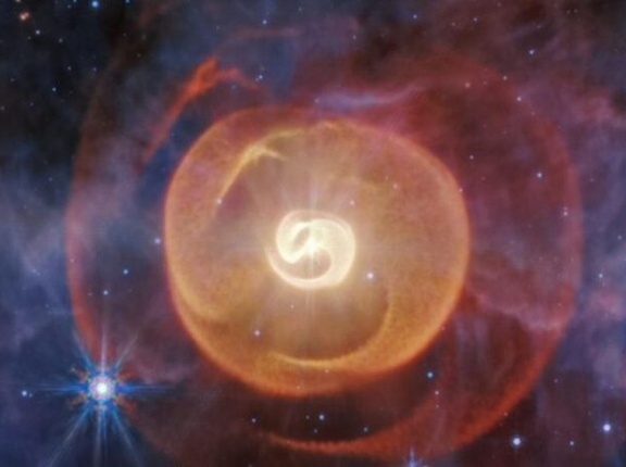 ウェッブ宇宙望遠鏡、8,000光年先の特殊な恒星系を捉える！