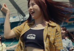 【朗報】柴田柚菜さん、推定Cカップ強調+スベスベの腹筋を丸出し！！！