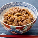 一部の学校給食で「いただきます」廃止が話題に。
