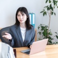  ワイ「5万円の高級スーツ買ったで」 女上司「そんな安物スーツで商談決まると思ってんの？」⇒ｗｗ
