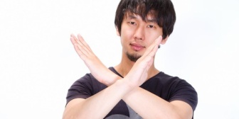 彼の友だちの集まりで「俺とイチャついたりベタベタ禁止！TPOかんがえること！」　当日その通りにしたのに彼に文句を言われた。