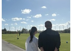 【画像】超有名元欅坂46さん、男と2ショット