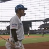 自打球で負傷の今川、松葉杖をついて球場を後に「大丈夫です。折れてないです。明日も出ます」