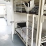 宿泊キャンプで就寝中の小5男児、2段ベッドから転落し意識不明の重体に・・・