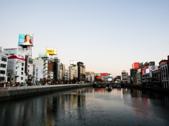 福岡市「住みやすい」97％、「住み続けたい」92％の高水準　物価には不満も市が4500人を対象に意識調査