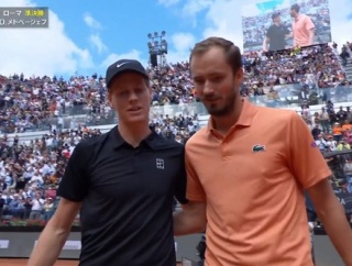 【速報】シナーがメドベ下しローマ決勝へ！マスターズ6大会連続優勝＆ゴールデンマスターズ王手！