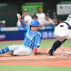 代走の五十幡亮汰が二盗と犠打で三塁へ進み、代打郡司の犠飛で同点のホームを踏んだ
