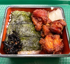 チャイニーズチキン二段のり弁当が安いよ！「ラッキーピエロ 函館松陰店」