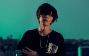 歌手さん「○○ってフレーズは米津玄師がめっちゃ使ってるから、なんかもう使えない」