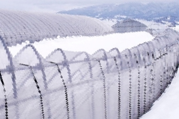 ビニールハウスやパイプハウスが雪でつぶれている光景 株式会社 サンエー