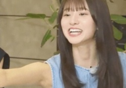 配信中の菅原咲月、健康的なナマ腋が披露してしまうwwwwwwww