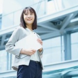 『【悲報】日本「副業解禁します!」「でも300万以下は雑所得な」』の画像