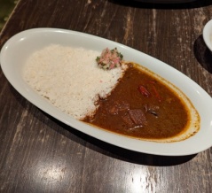三条東洞院のカレー店「カマル」で【ビーフカレー（激辛）】と【ポテトサラダ】を食べてきた