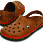 【疑問】クロックスで街歩きできる奴、羞恥心どうなってんの？ｗあれって庭までだろｗｗｗ