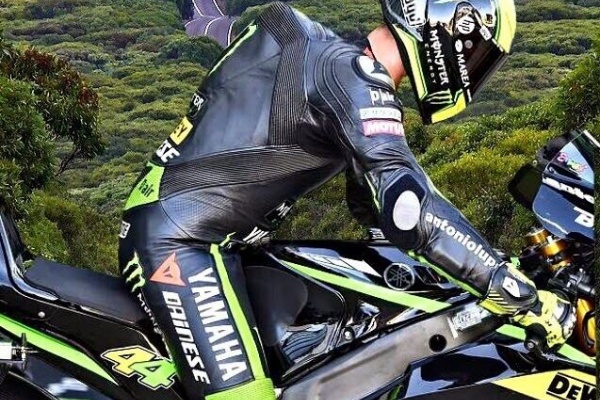 むつきかんなのキャンパスノート 革ツナギ