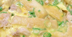 あっさり味♪豚肉と油揚げの玉子丼
