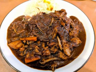 専門店「ラホール外神田店（秋葉原）」で「牛すじカレー　ブラック」を辛さ５０倍で