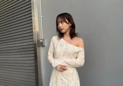 齊藤京子さんの最新衣装、ほぼ裸で草
