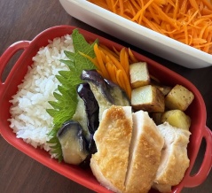 すぅさんに作って持たせたお弁当と「やってみなはれ」の精神、パワーサラダで晩ごはん