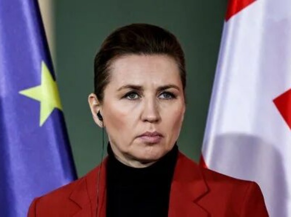 トランプ大統領「グリーンランドは絶対に必要」→米高官の妻、グリーンランドを星条旗柄にしSNSに投稿→デンマーク首相「そうやって他国民を威嚇するのはやめなさい」