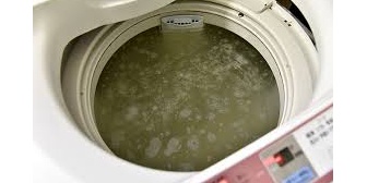 すれ違う度にオヤジ臭いと言われるので色々ケアした結果、嫁が俺の洗濯物を汚水に突っ込んで洗ってた