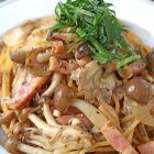 ワンパンで簡単！きのことベーコンの塩昆布パスタ