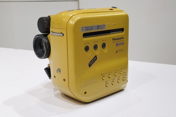 Extinct Media Museum | 絶滅メディア博物館 - VHS/VHS-C：ブイ