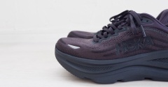 HOKAスニーカーデビュー！（立ち仕事対策に）