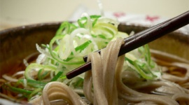 大多数の日本人が過ごす年末年始がこれだ！…7割が「年越しそば」、自宅で過ごす人がほとんど