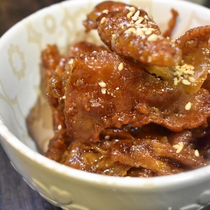冷めても美味しい♪鶏皮の甘辛せんべい
