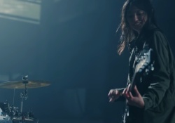 【乃木坂46】遠藤さくらが『泥だらけ』で使ってるギターの値段wwwwwww
